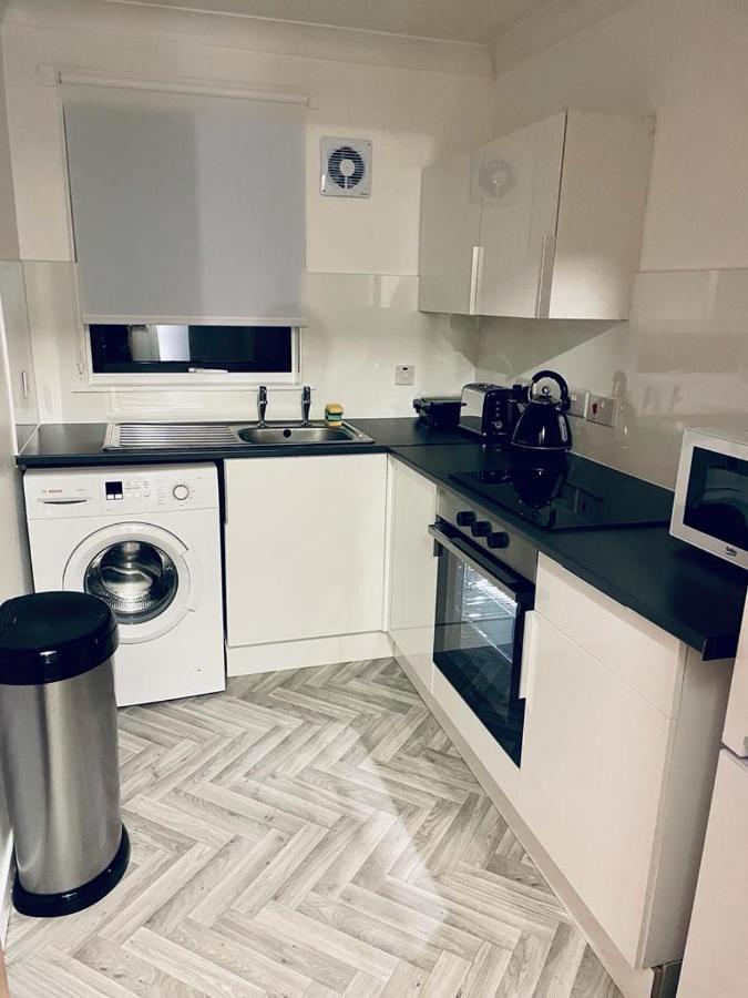 Modern 2 Bedroom Apartment With Free Parking Glasgow Exterior photo