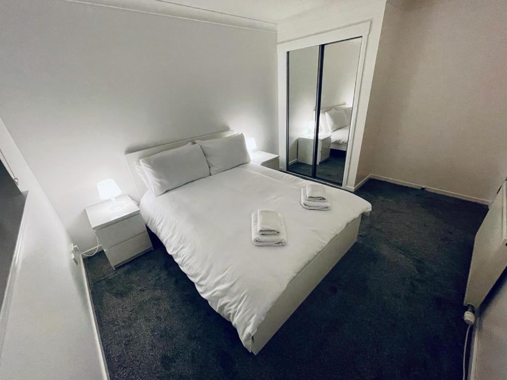 Modern 2 Bedroom Apartment With Free Parking Glasgow Exterior photo